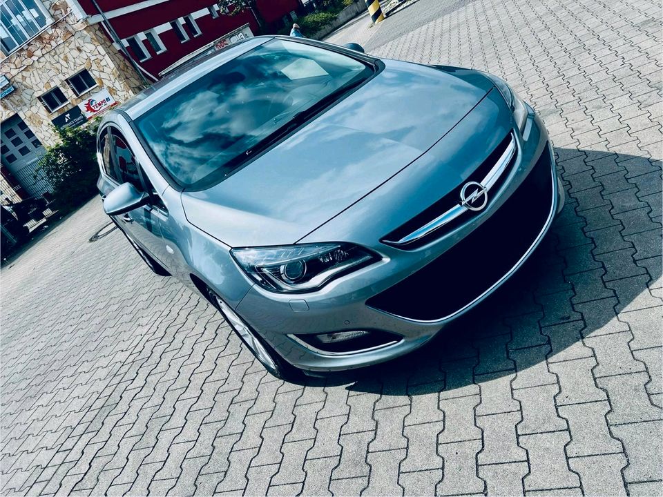Opel astra j Automatik in Berlin