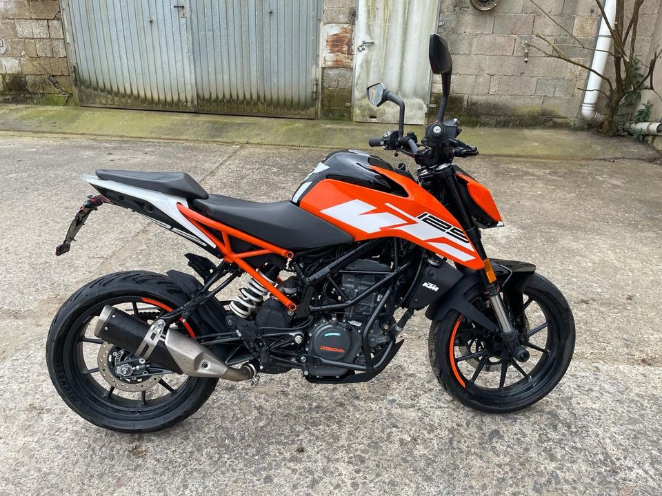 KTM Duke 125.  , orange, Baujahr 5/2020, Kilometer 13500 in Neuwied