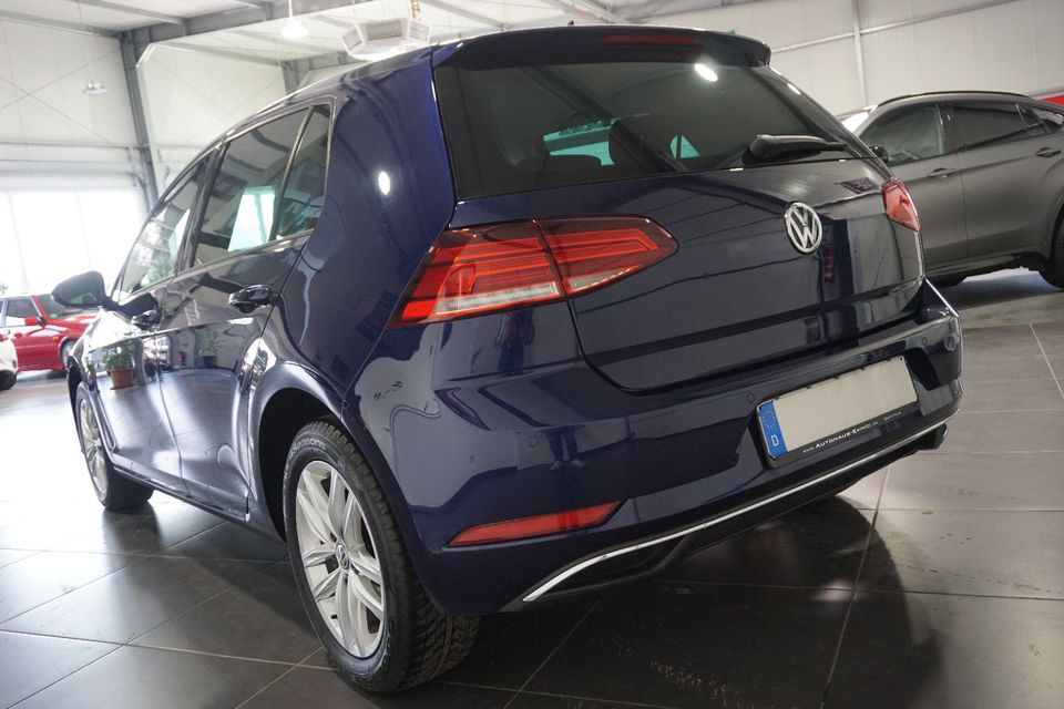 Volkswagen Golf VII 1.6 TDi Lim. **Navi*SHZ*PDC*ALU*LED** in Bretten