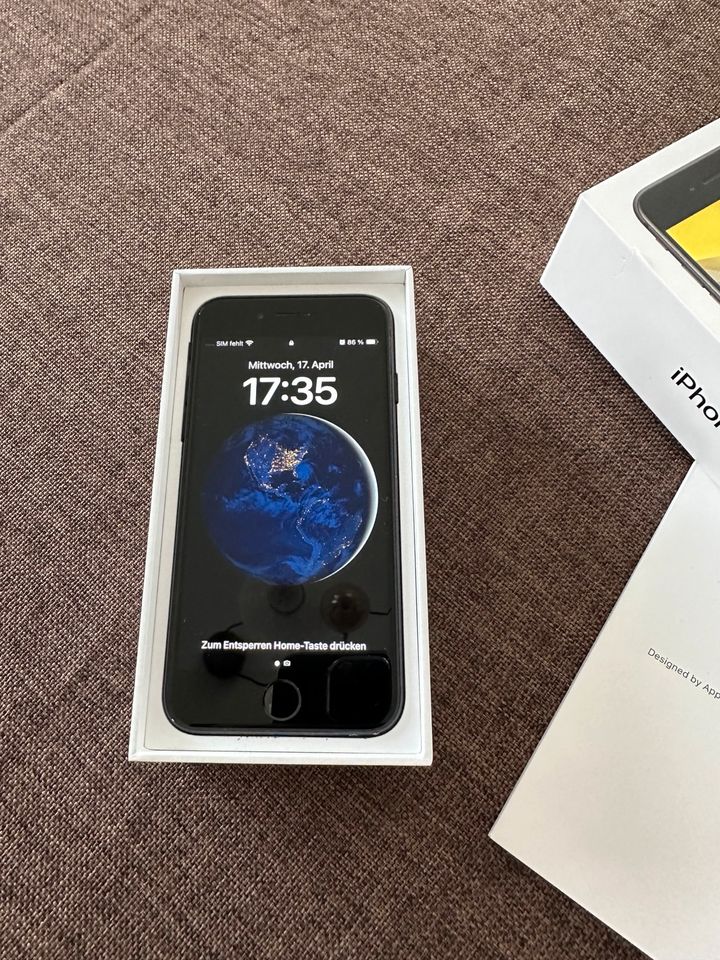 iPhone SE 2020 128gb schwarz mit allem Zubehör neuwertig in Bad Lippspringe