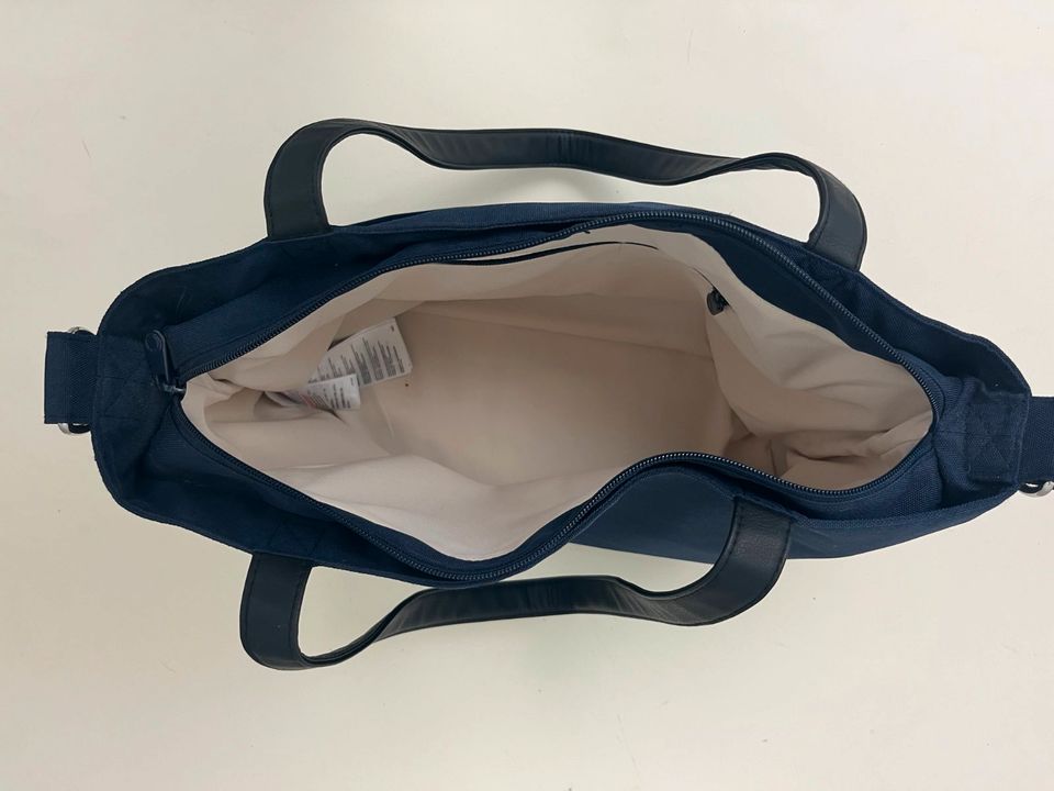 Bugaboo Handtasche Wickeltasche dunkelblau mit Innenfach NEU in Braunschweig