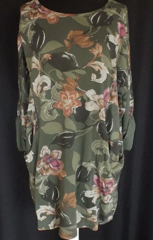 Ausgefallenes Shirt / Tunika, Blumen, Khaki, Einheitsgröße in Freiburg im Breisgau