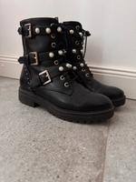 Stiefel mit Perlen Niedersachsen - Seevetal Vorschau