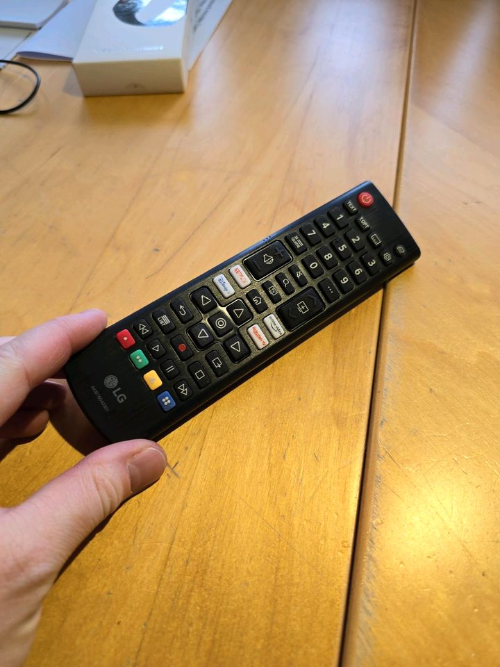 LG 32" Zoll Smart TV mit Magic Remote in Nürnberg (Mittelfr)