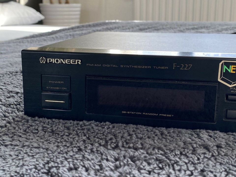 PIONEER - FM/AM Digital Synthesizer Tuner F-227 - black in Nübbel