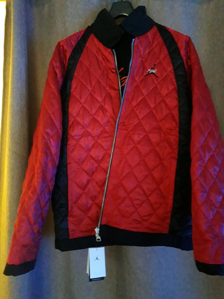 Air Jordan Flight 2 in 1 Wendejacke in Wiesbaden