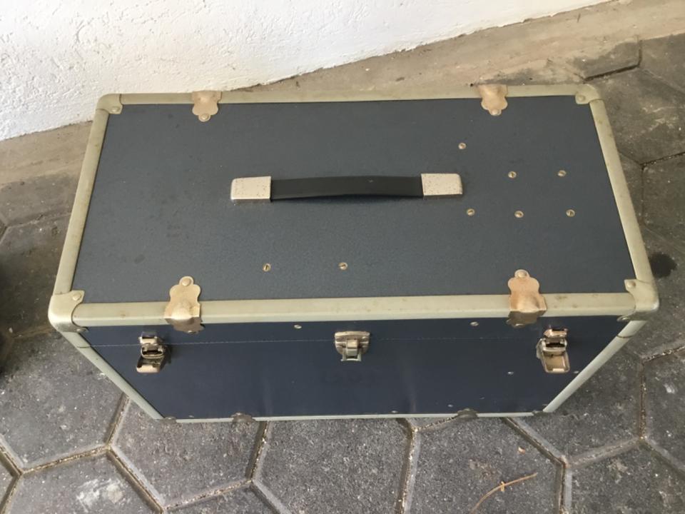 Historischer Filmprojektor mit Verstärker Bauer P5 16mm 1960 in Hamburg