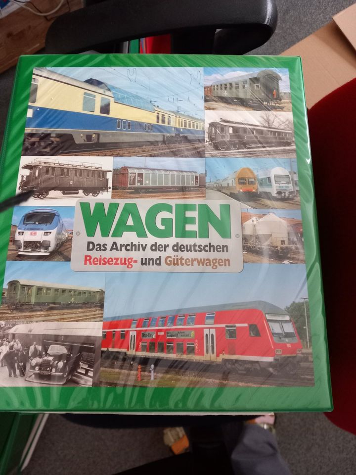 Umfangreiches Wissen in 8 Ordnern zur Eisenbahn in Leimen