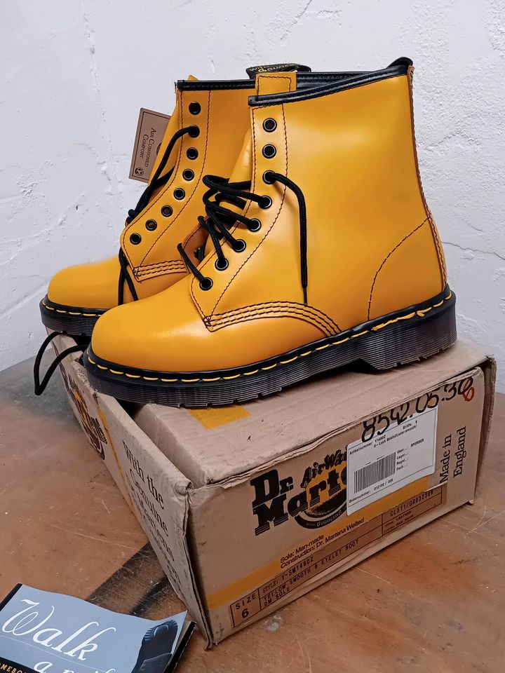 Nagelneues Paar Dr. Martens Yellow Smooth Size 6 in Ovp in Illingen