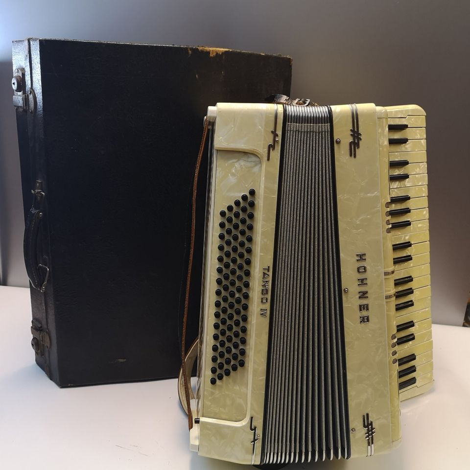 Hohner Tango IV Akkordeon mit Koffer Vintage 300€* in Eppingen