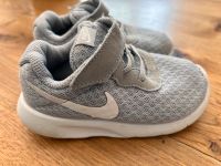 Nike Baby Sneaker 23,5 grau Nordrhein-Westfalen - Ratingen Vorschau