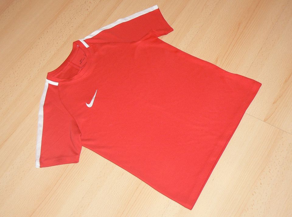 Nike DRI-FIT Kinder T-Shirt 137-147 cm M Sport in Köln