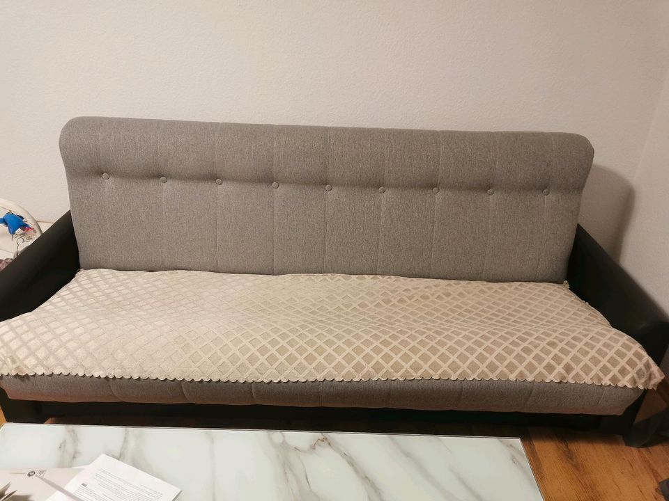 Couch mit Stauraum und Bettfunktion in Saarbrücken
