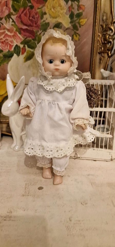 Alte Pozellanpuppen Deko Shabby Vintage Haushaltsauflösung in Herborn