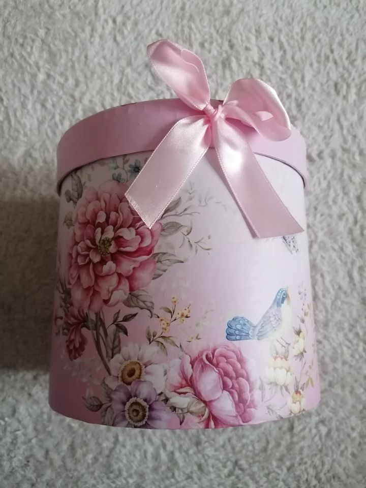 Geschenke Verpackung Box rund Frühling Baby Girl in Wismar