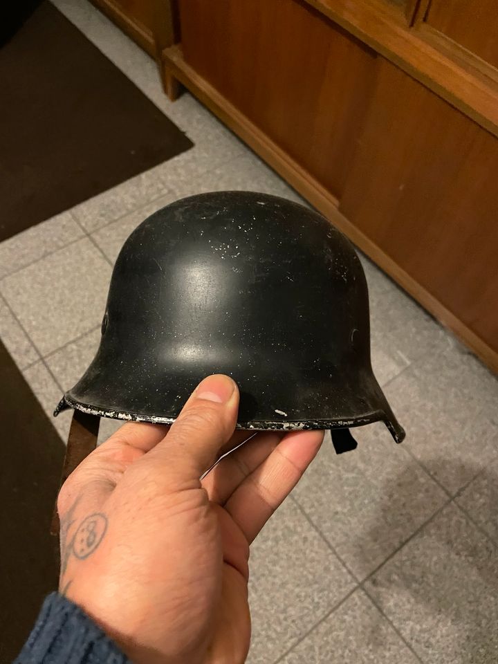 Militär Helm Feuerwehr Helm in Hürth