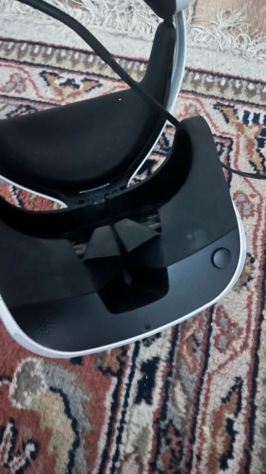 Verkaufe hier eine neuwertige ps4/5VR Brille mit Zubehör in Laatzen