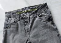Cecil Charlize Jeans grau mit Nietenapplikation 26/32 Baden-Württemberg - Gechingen Vorschau