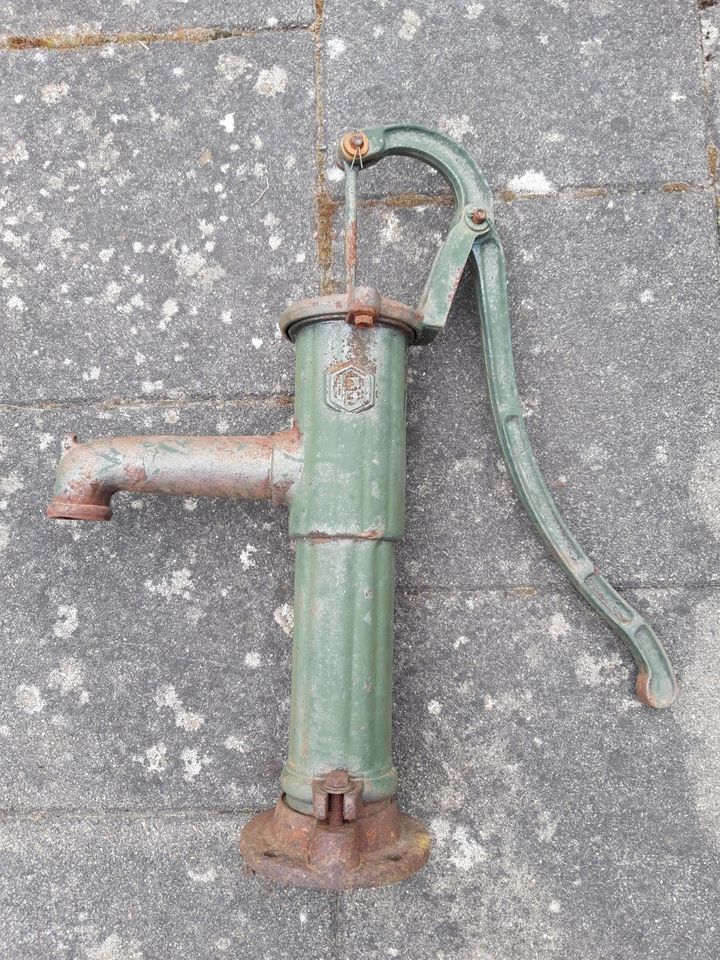 Schwengelpumpe Gartenpumpe Pumpe Alt Antik Vintage Shabby in Schauenburg