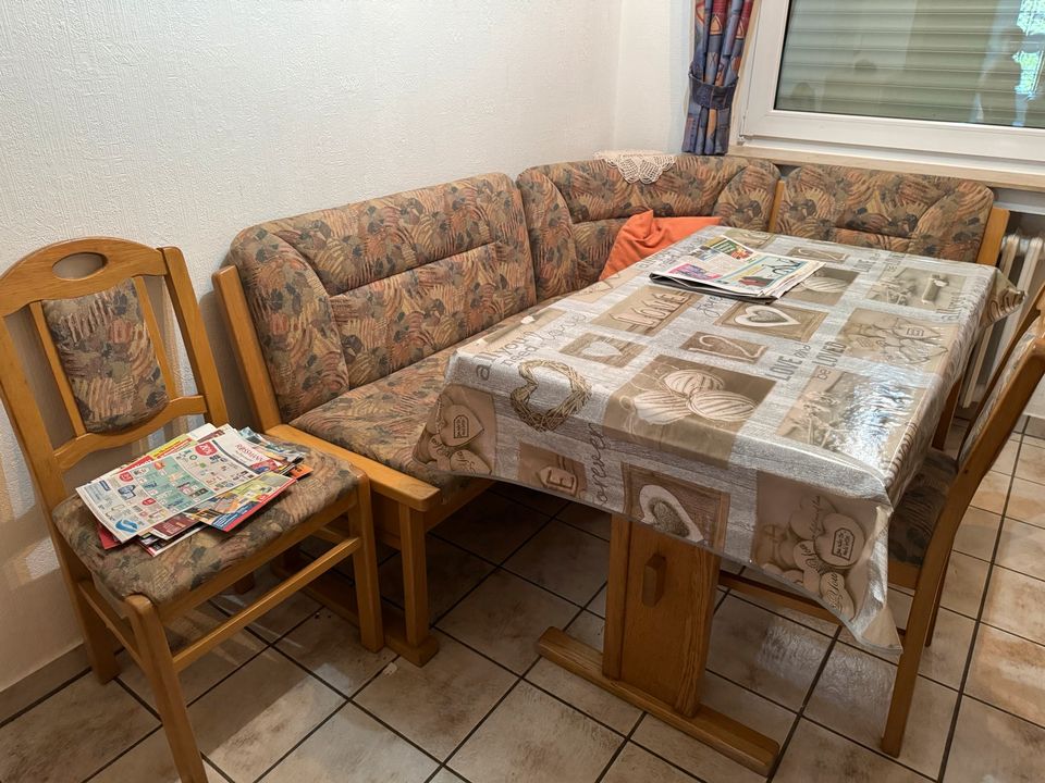 Sitzecke mit ausziehbarem Tisch in Osnabrück