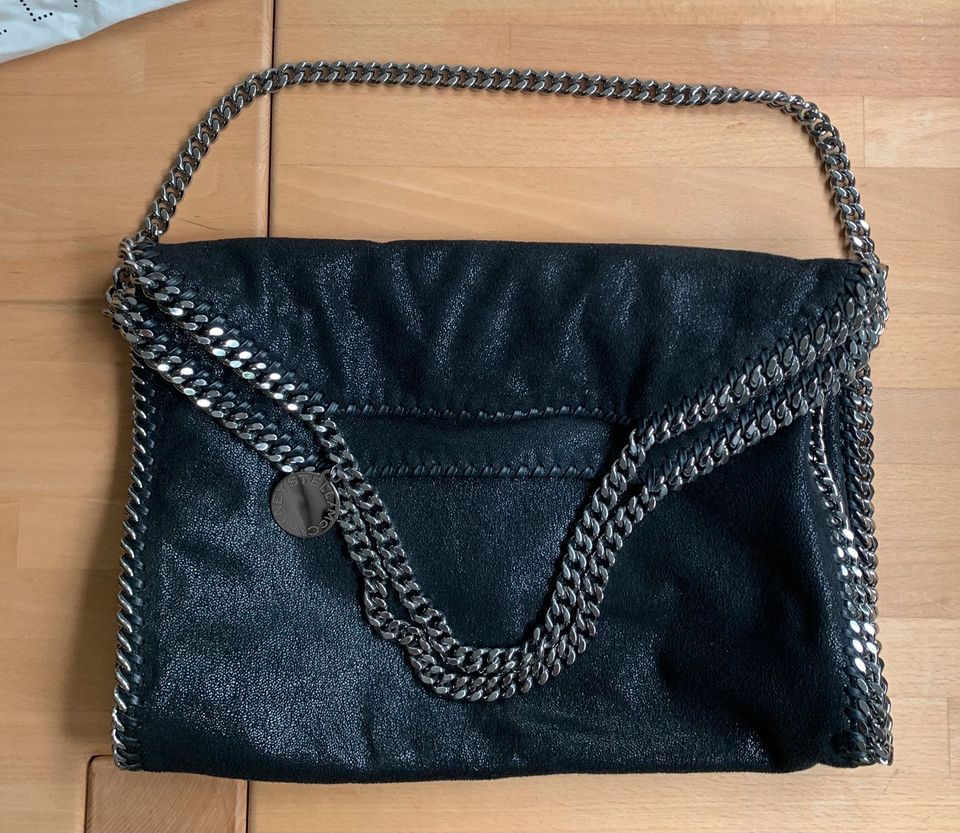 Stella McCartney Tasche Falabella, schwarz mit silberner Kette in Edingen-Neckarhausen