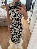 Kleid mit Cut-Outs von Mango Größe S Neuwertig Hamburg-Nord - Hamburg Eppendorf Vorschau