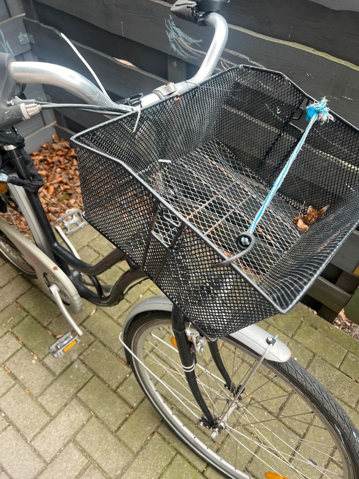 Fahrrad mit Kindersitz Damen Fahrradsitz Yupp Thule 2 Maxi mama in Duisburg