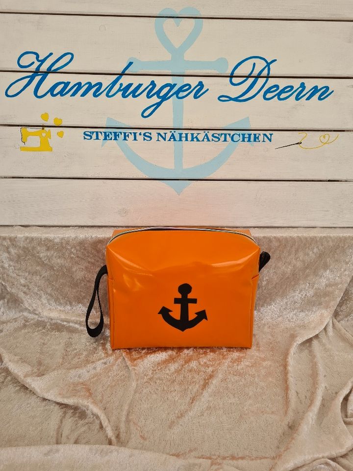 Kosmetiktasche „Bigfoot“ gelb oder orange in Hamburg