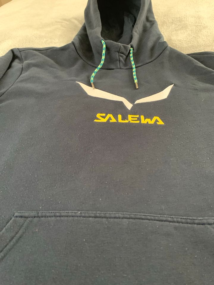 Salewa Kapuzenpullover dunkelblau Größe M in Schwarzenfeld