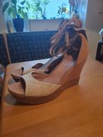 UGG Keilsandalen in Größe 42 Hessen - Aßlar Vorschau