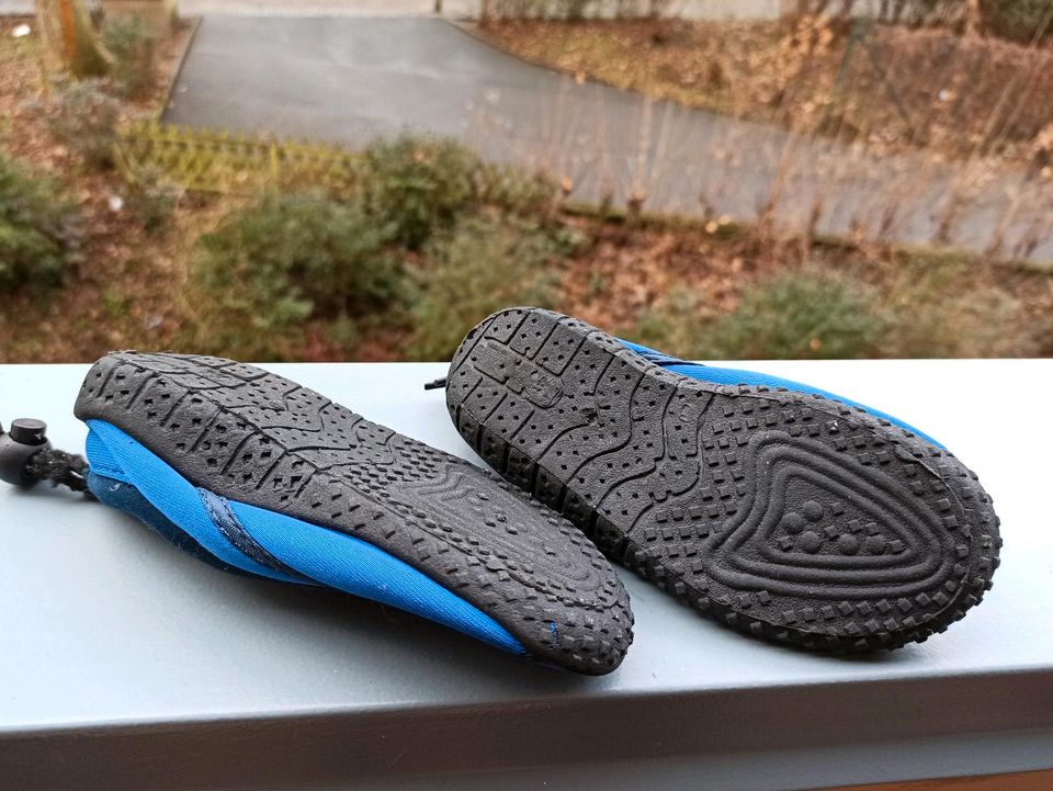 25 Aquaschuhe Badeschuhe blau Kinder Jungen Schuhe Schwimm Sommer in Berlin