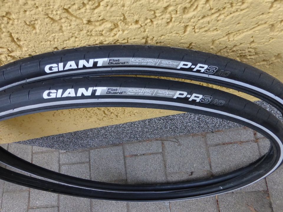 Sehr gutes älteres Rennrad von GIANT + 2 neue Reifenmantel in Zschopau