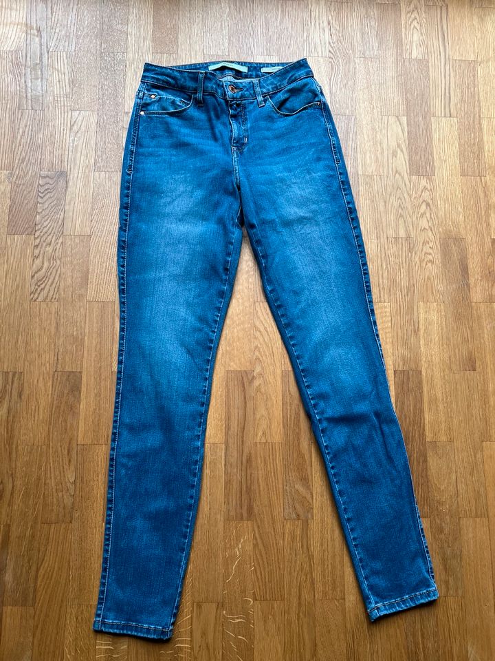 Guess Jeans Damen W27/L30 in Sebnitz