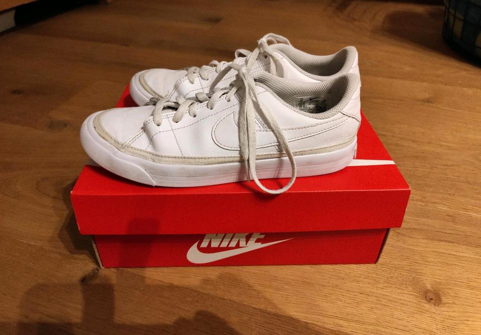 Nike Sneakers Court Legacy 4Y weiß gr.36 Neupreis 59,99 Euro in Burgberg