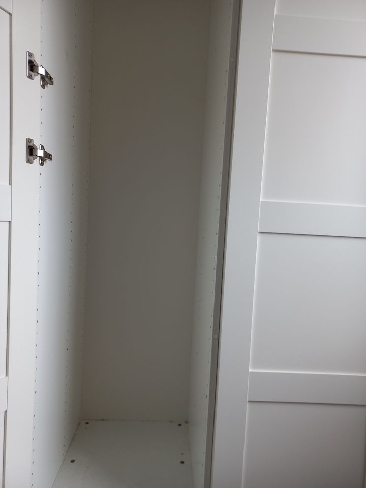 IKEA PAX Korpus/Schrank/Türen, weiß, 60(T) x 235(H) in Ratzeburg