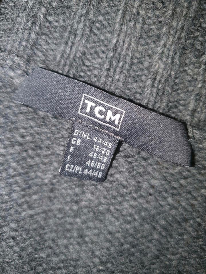 TCM Strickjacke grau Größe 44 / 46 in Garbsen