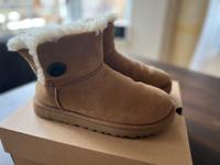 UGG Boots Mini Bailey Button Gr.39 Original Farbe Chesnut Brandenburg - Hohen Neuendorf Vorschau