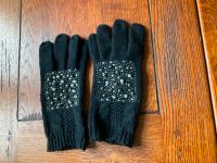 Handschuhe Eiskunstlauf Eistanz, Glitzer, Perlen Gr. Ca 6-7 Berlin - Wilmersdorf Vorschau