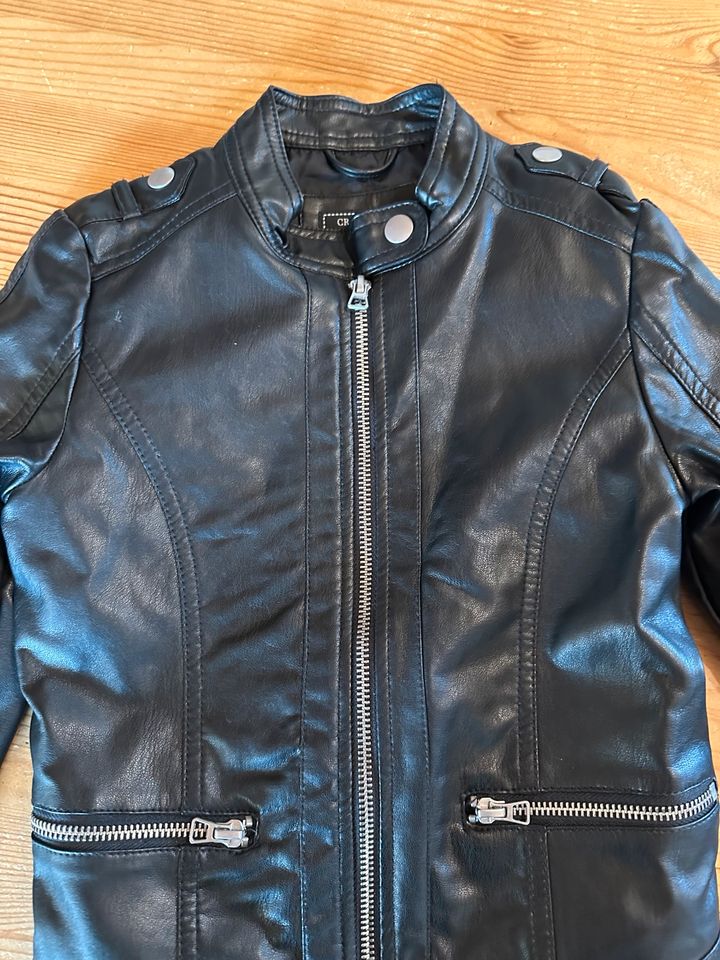 Coole Jacke im Biker Stil gr.134 in Ettlingen