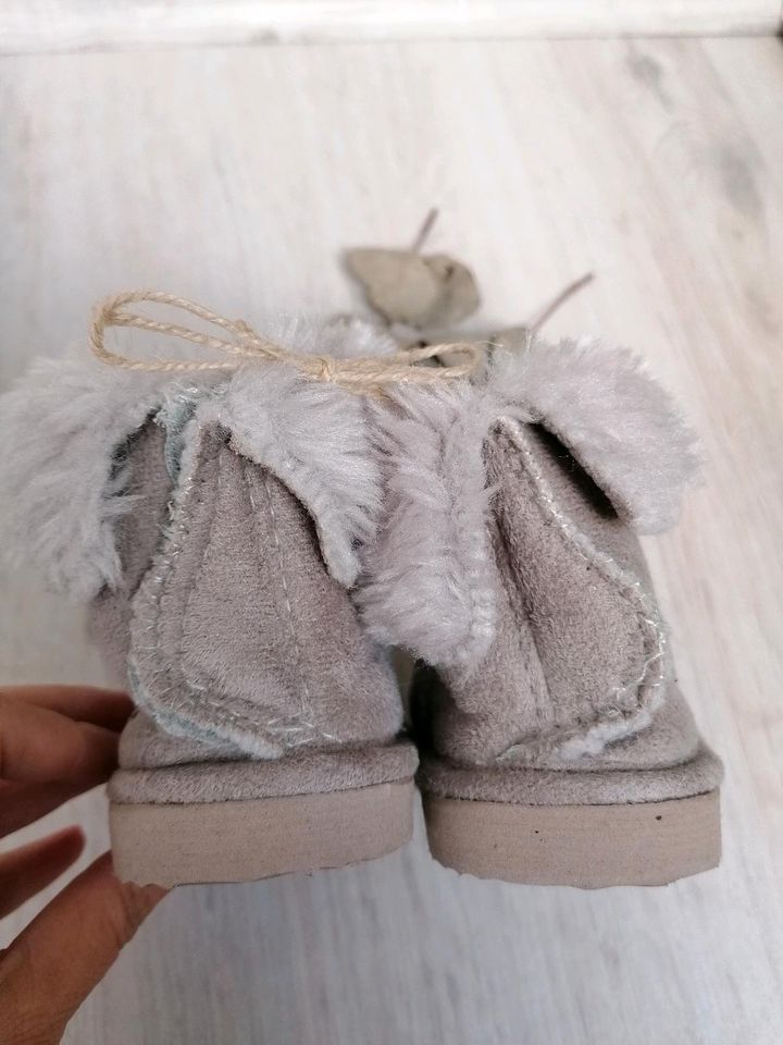 Baby Schuhe Wagenschuhe gefüttert Winterstiefel H&M 16 17 beige in Wallmerod