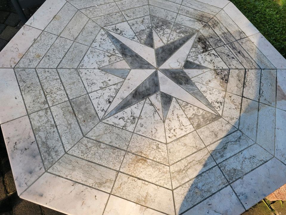 Gartentisch Mosaik massiv Durchmesser 1,40m in Gelnhausen