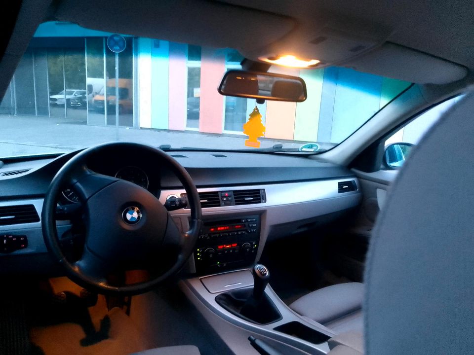 BMW 325I e90 Schalter 19 Zoll in München