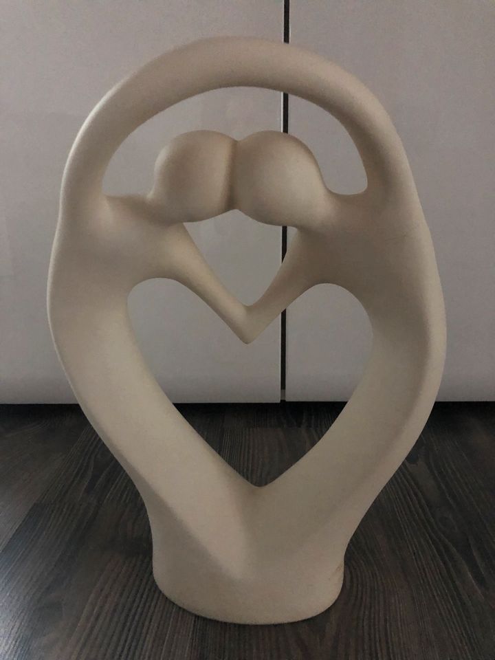 Gilde Francis Skulptur Paar Herzlichkeit creme in Passau
