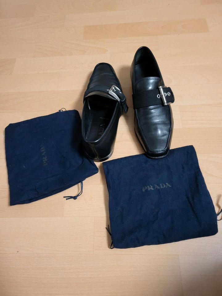 PRADA LUXUS HERREN SLIPPER SCHUHE GRO 42 in Bietigheim-Bissingen