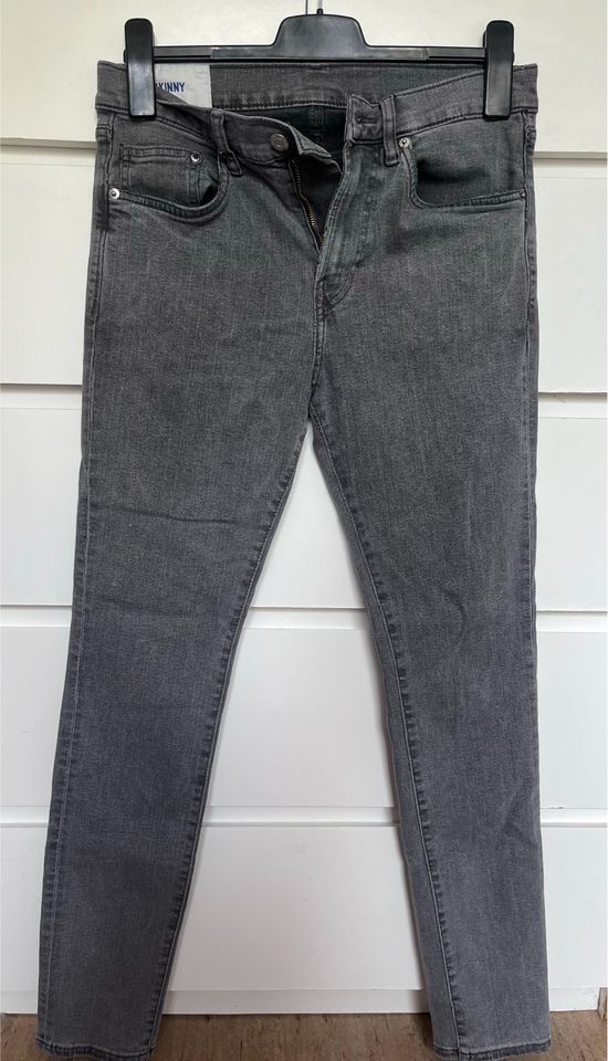 H&M Herren Skinny Jeans 32/32 Top Zustand in Wiesbaden