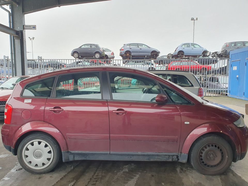 Schlachtfest! Audi A2 8Z Bj. 11/02 1,4TDi 55KW 75PS in Hünxe