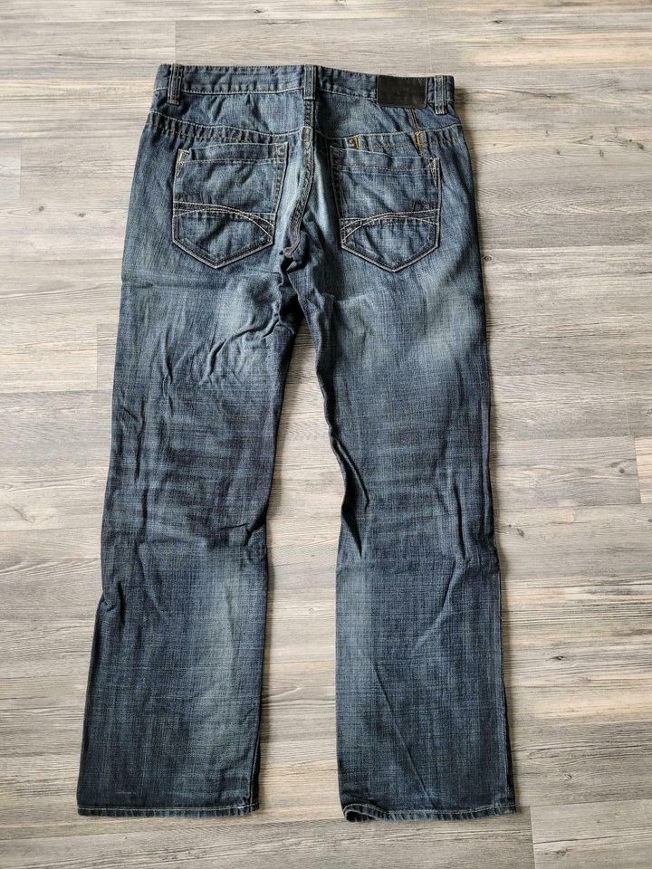 Herren Jeans W33 L32 in Salzgitter