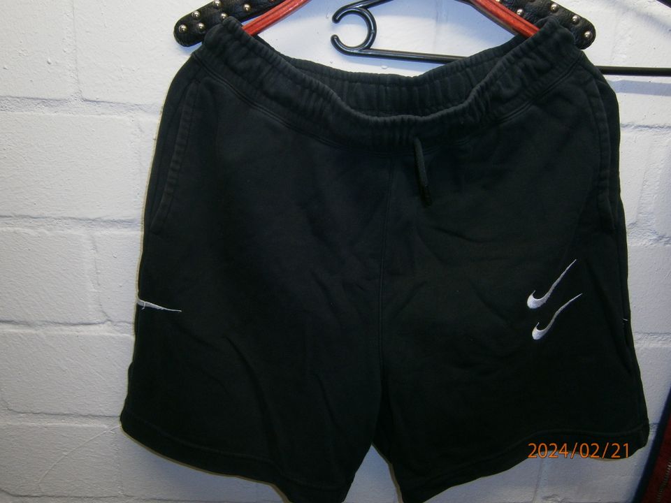 Nike Jogginghose Kurz  Größe M in schwarz Top zustand in Dorsten