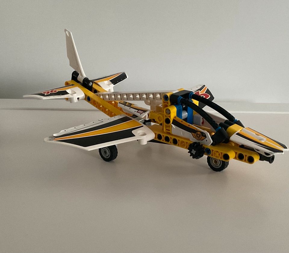 Lego Technic Düsenflugzeug (#42044) in Bedburg-Hau