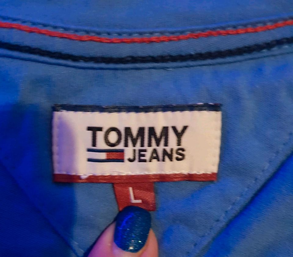 Tommyjeans tshirt kaum getragen Größe L in Hünfelden